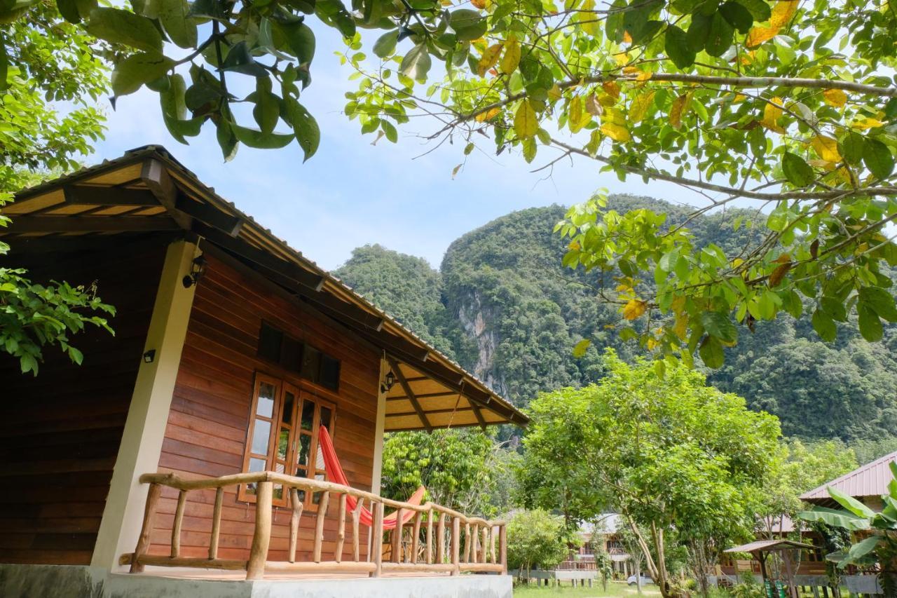 Monkey Mansion - Jungalows & Tours Khao Sok National Park المظهر الخارجي الصورة