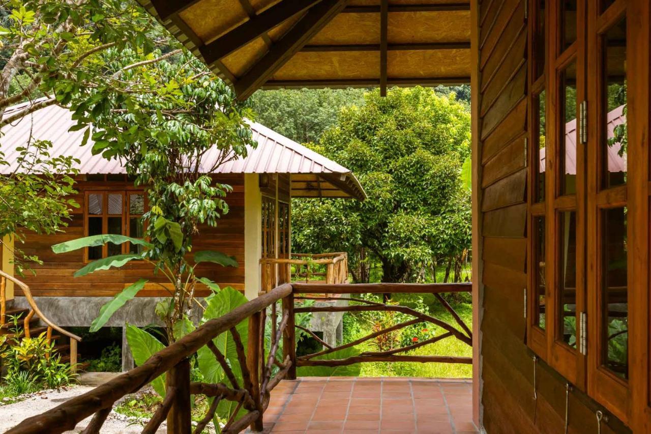 Monkey Mansion - Jungalows & Tours Khao Sok National Park المظهر الخارجي الصورة