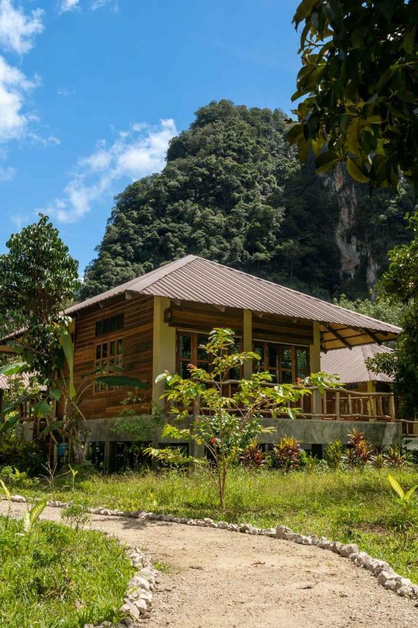 Monkey Mansion - Jungalows & Tours Khao Sok National Park المظهر الخارجي الصورة